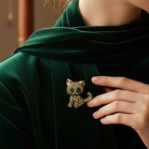 Glam Cat Brooch Rhinestones‎ & Green Eyes Pop – Bold Statement Pin